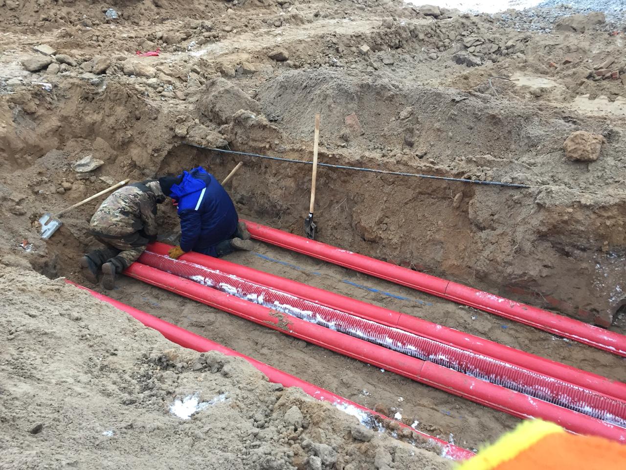 Труба пластиковая гладкая разборная активно применяется дорожно-строительными организациями при строительстве и реконструкции дорог. Надёжная защита всех типов кабелей от повреждений.